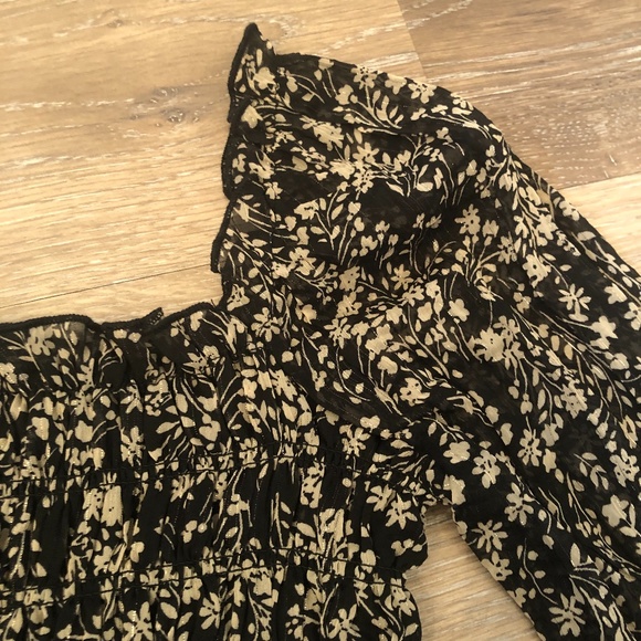 Socialite Smocked Crop Top - Picture 6 of 7